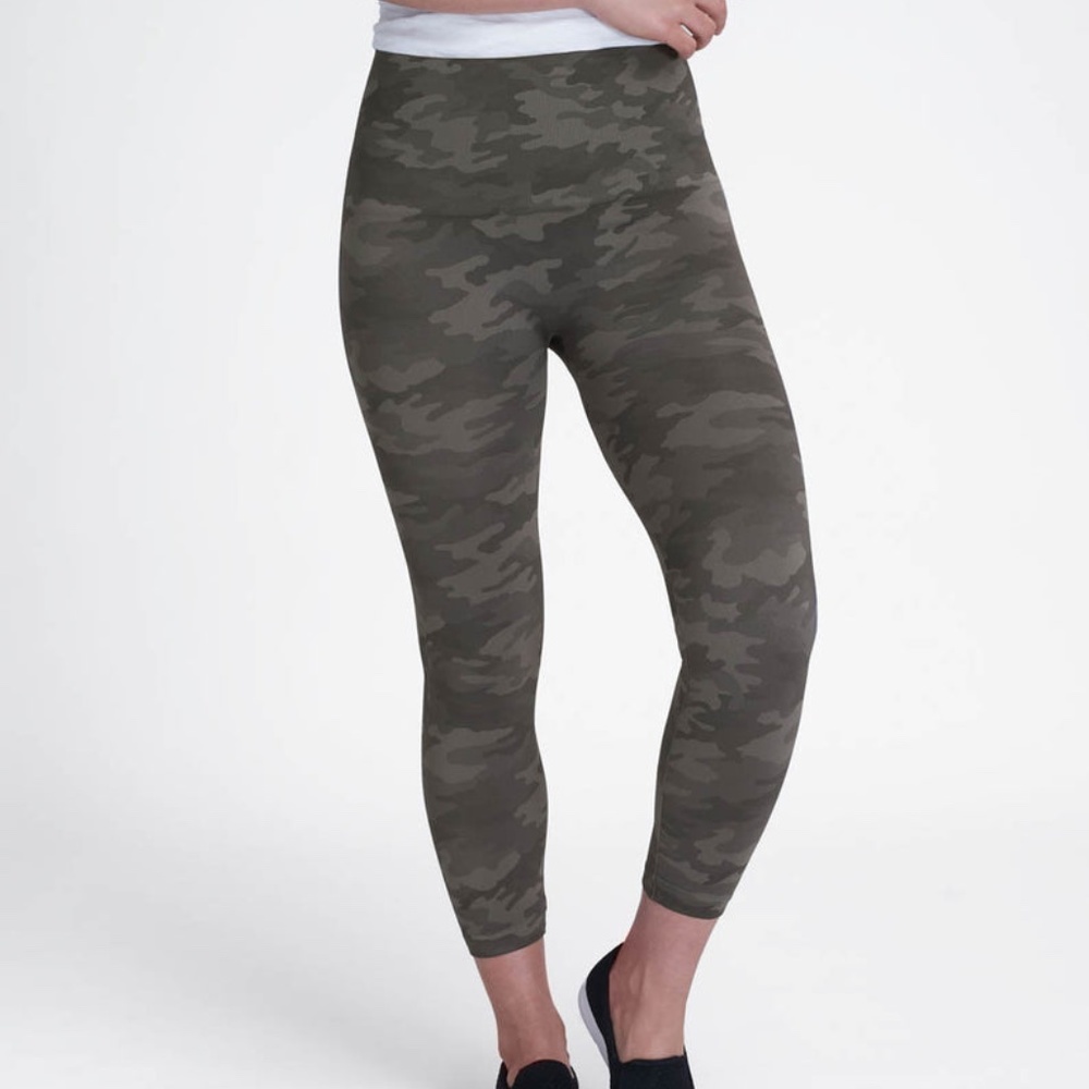 SPANX Look at Me Now Seamless Cropped Leggings Camo